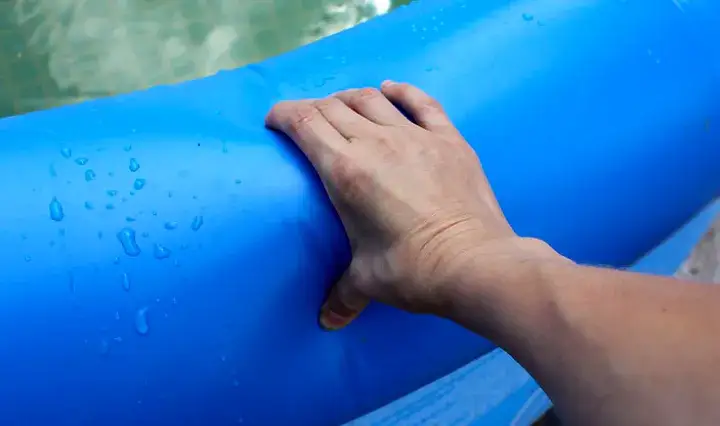 Jak załatać basen ogrodowy? Prosty poradnik krok po kroku