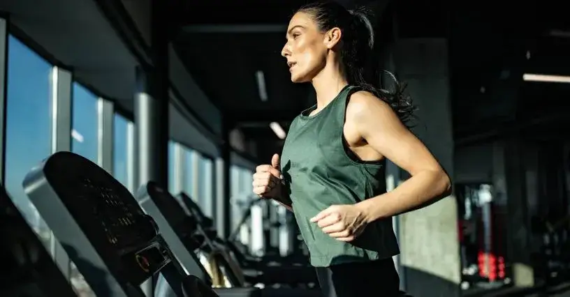 Bieżnia: Jakie mięśnie pracują podczas treningu i jak je wzmocnić?