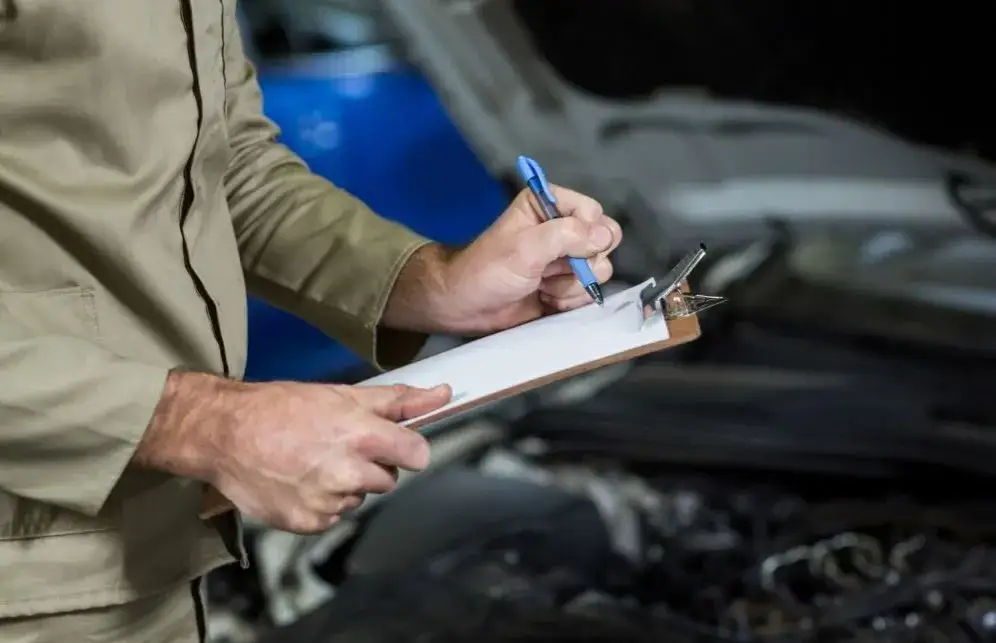 Jak zostać rzeczoznawcą samochodowym - wymagania i kroki do sukcesu