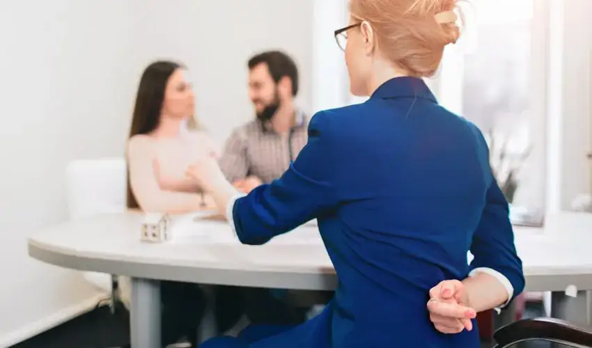 Co powinna zawierać umowa najmu mieszkania, aby uniknąć problemów?