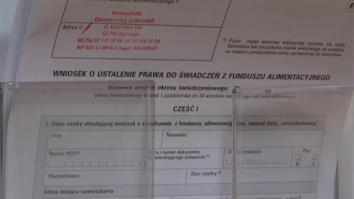 Wniosek o ustalenie prawa do świadczeń z funduszu alimentacyjnego. Dokument zawiera pola do wypełnienia, które pomogą w ustaleniu, jak obliczyć kryterium dochodowe do funduszu alimentacyjnego.