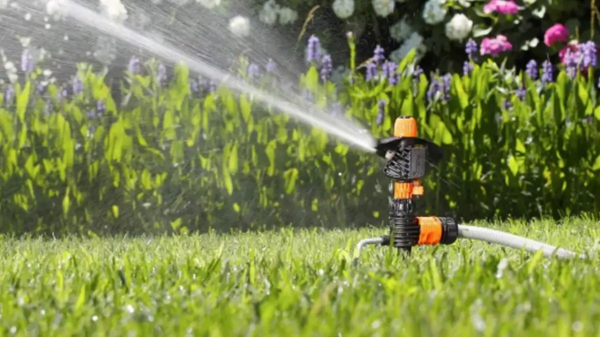 Jak ustawić zraszacz pulsacyjny? Poradnik krok po kroku