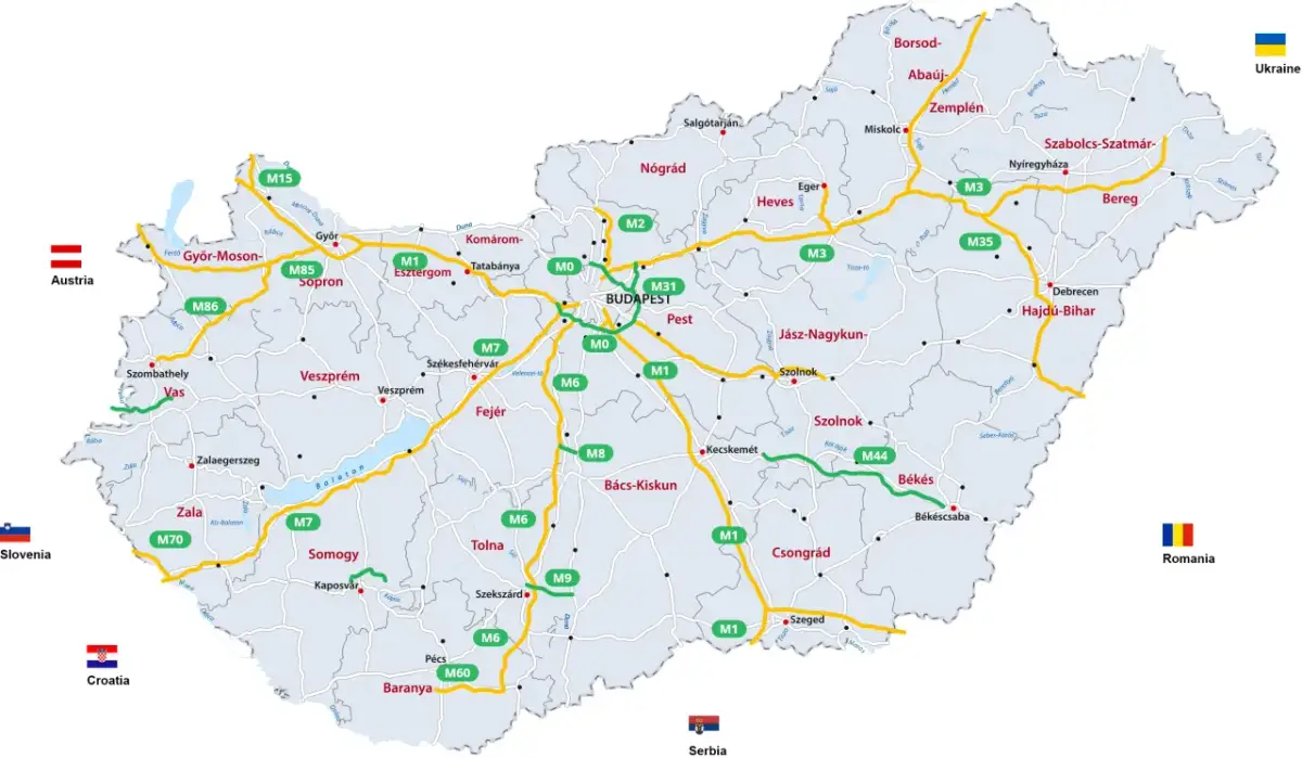 Mapa Węgier z zaznaczonymi autostradami (żółte i zielone linie) oraz nazwami miast i regionów.