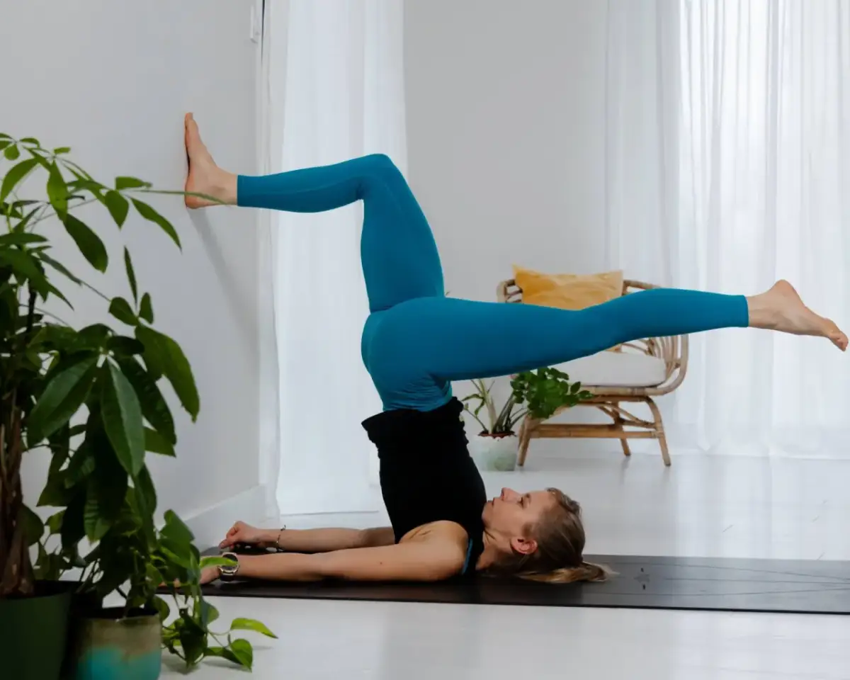 Czy pilates przy ścianie działa? Odkryj jego niezwykłe korzyści