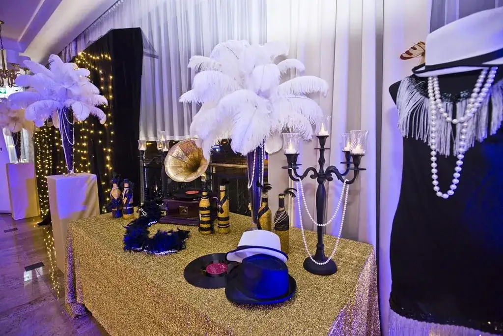 Impreza w stylu lat 20 dekoracje, które oczarują Twoich gości