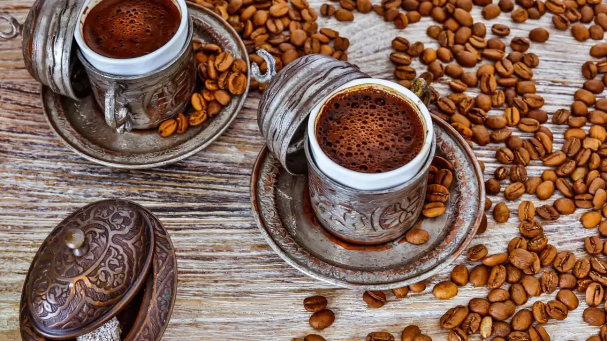 Idealna kawa po turecku? Opanuj rytuał parzenia krok po kroku!