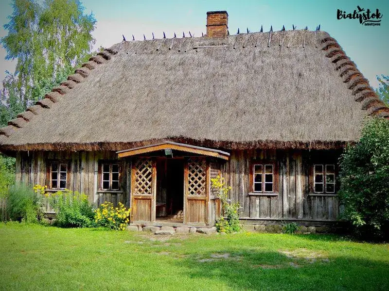 Skansen na Podlasiu: Wasilków czy Ciechanowiec? Wybierz idealny!
