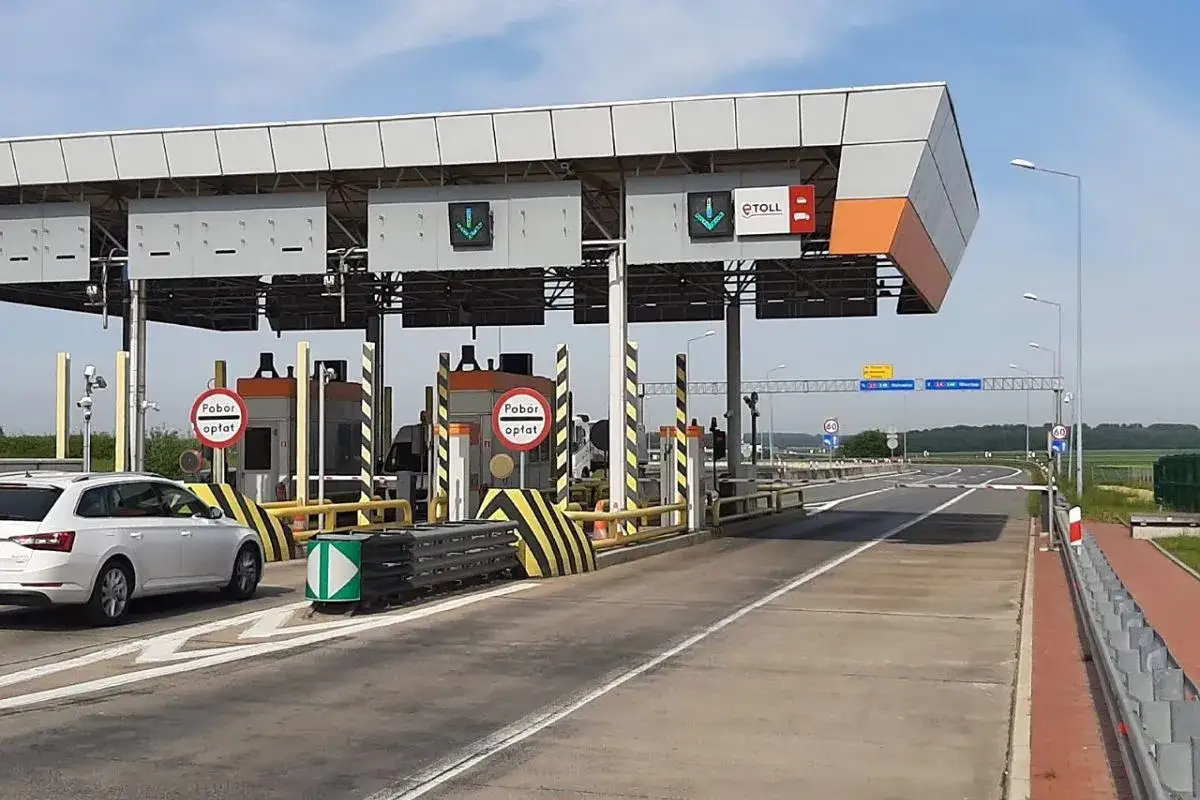 Autostradą A4: Opłaty, bramki, e-TOLL. Płać sprytnie, bez kar!