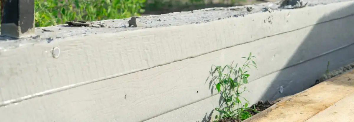 Solidny fundament pod płot: Jak zrobić krok po kroku?