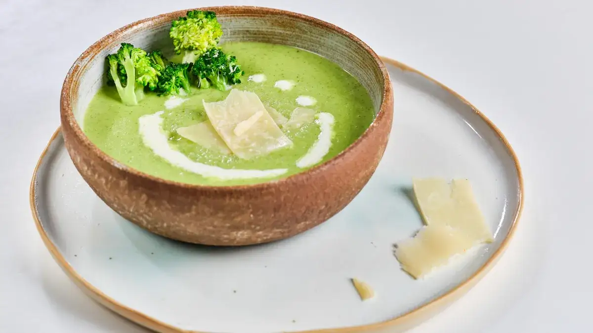 Receta de sopa de brócoli: el secreto para un verde intenso y cremoso