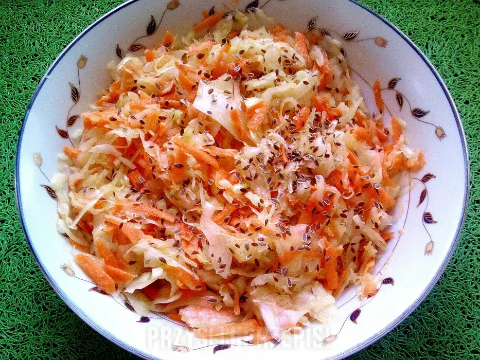 Co do surówki z kapusty kiszonej? Przepisy, składniki i wariacje