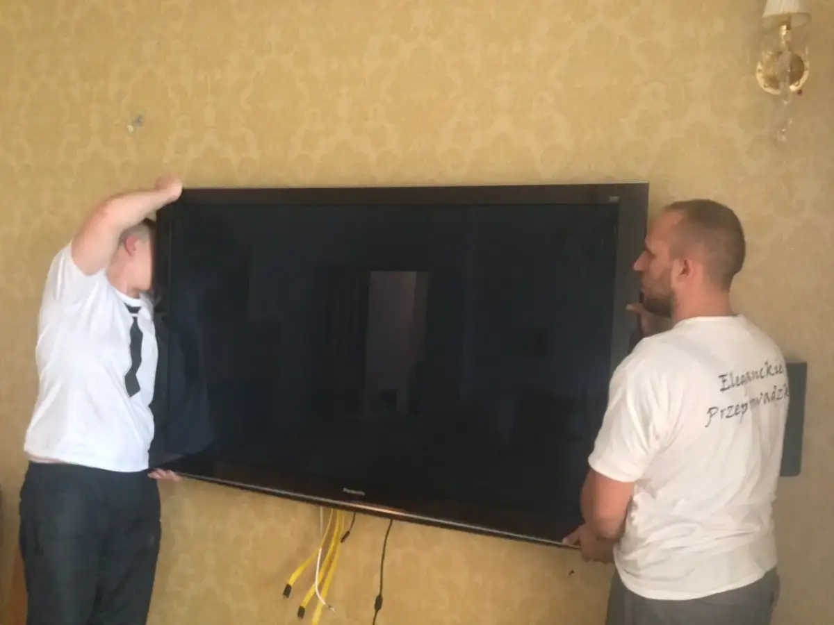 Jak przewieźć telewizor bez kartonu i uniknąć uszkodzeń podczas transportu