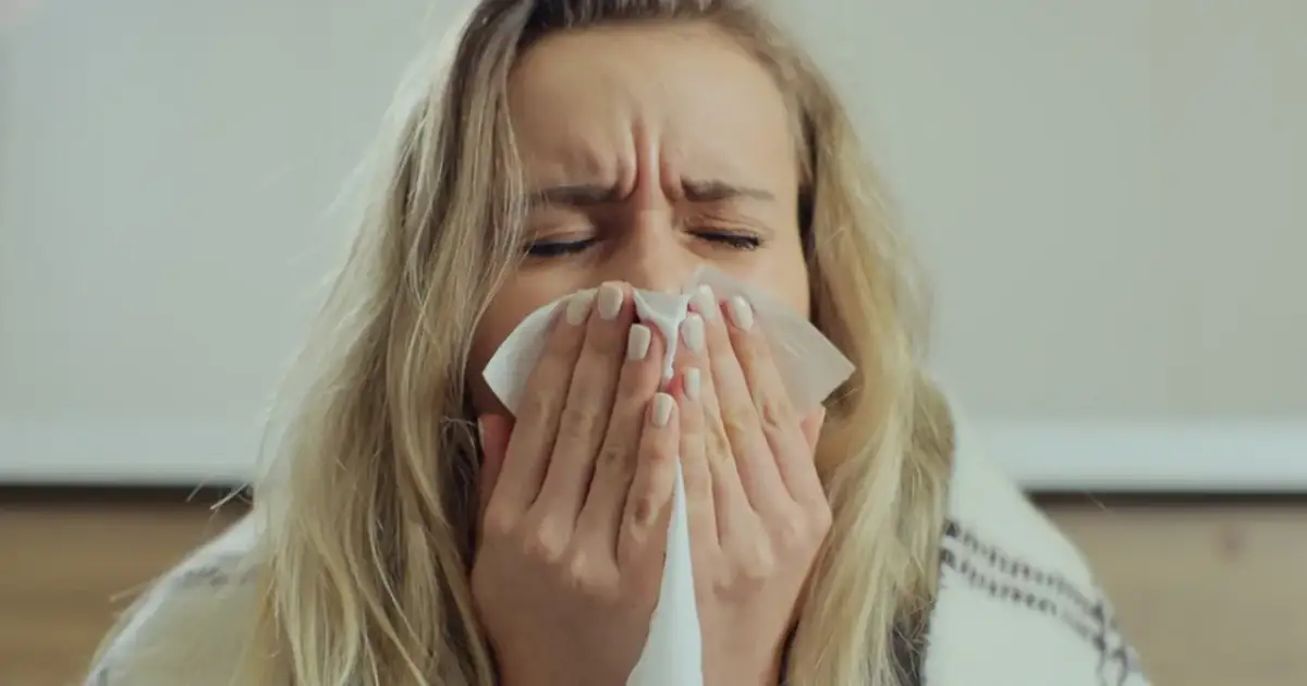 Leczenie COVID-19: Skuteczne leki, domowe rady i sygnały alarmowe