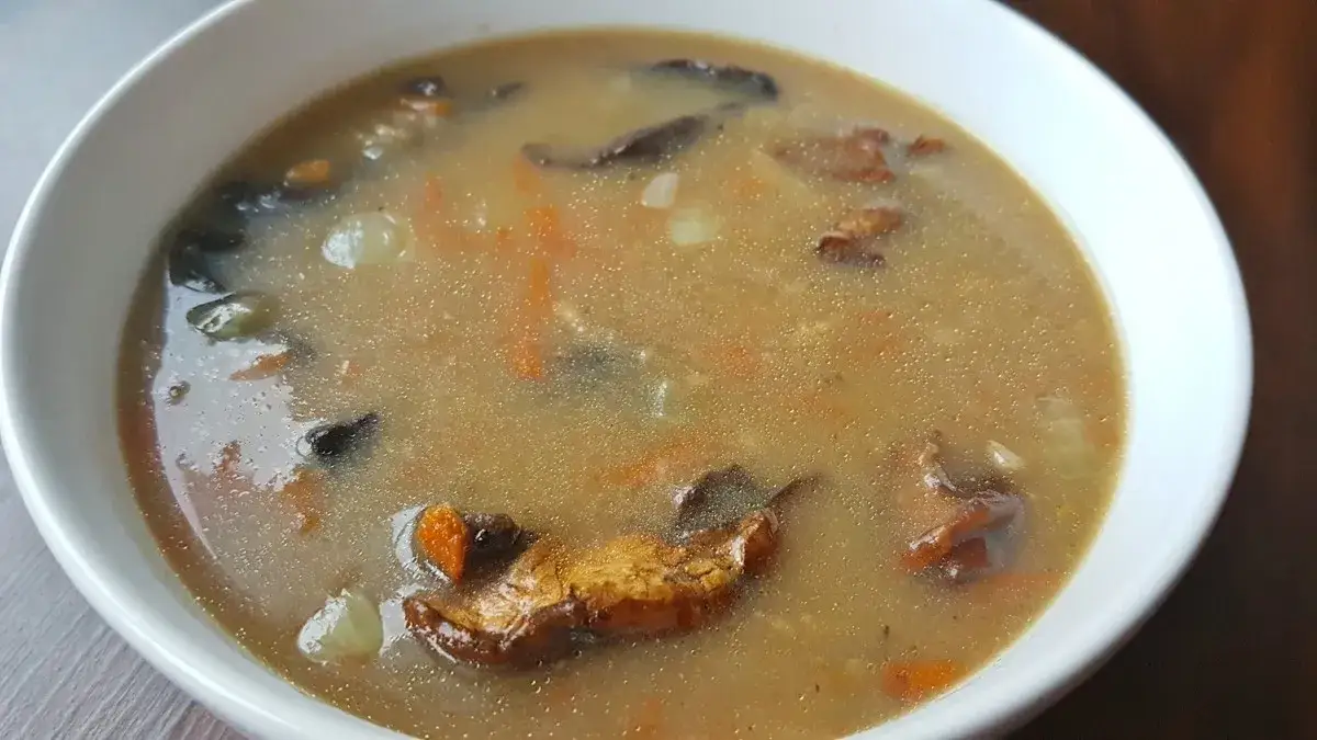 Jak zrobić zupę z suszonych grzybów - prosta receptura na smaczną zupę