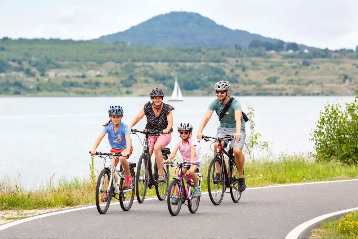 Trasa rowerowa wokół Berzdorfer See - odkryj piękne widoki i atrakcje