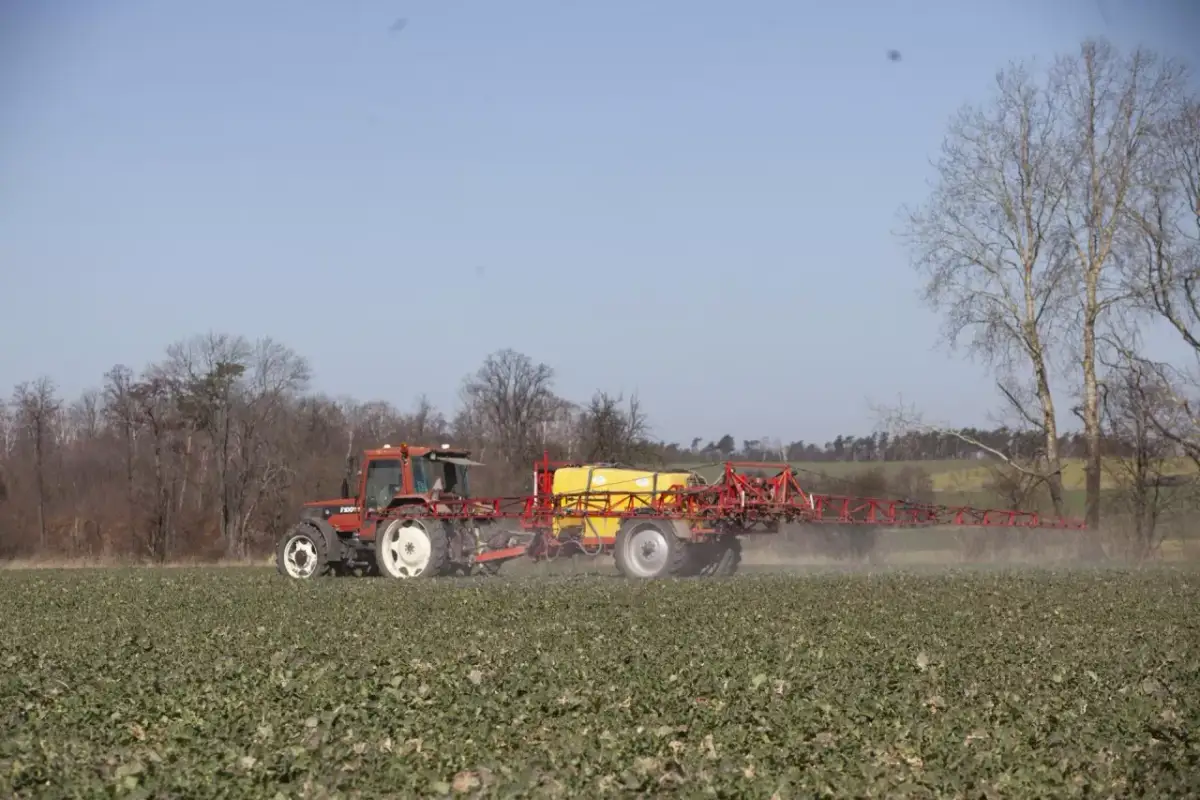 Jakim ciśnieniem pryskać zboże, aby uniknąć strat i uszkodzeń?