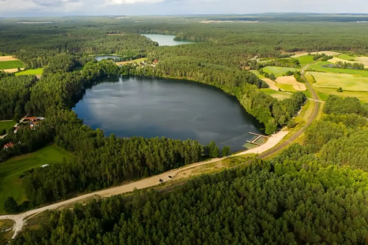 Jezioro Skrzyneckie – idealne miejsce na wędkowanie i relaks