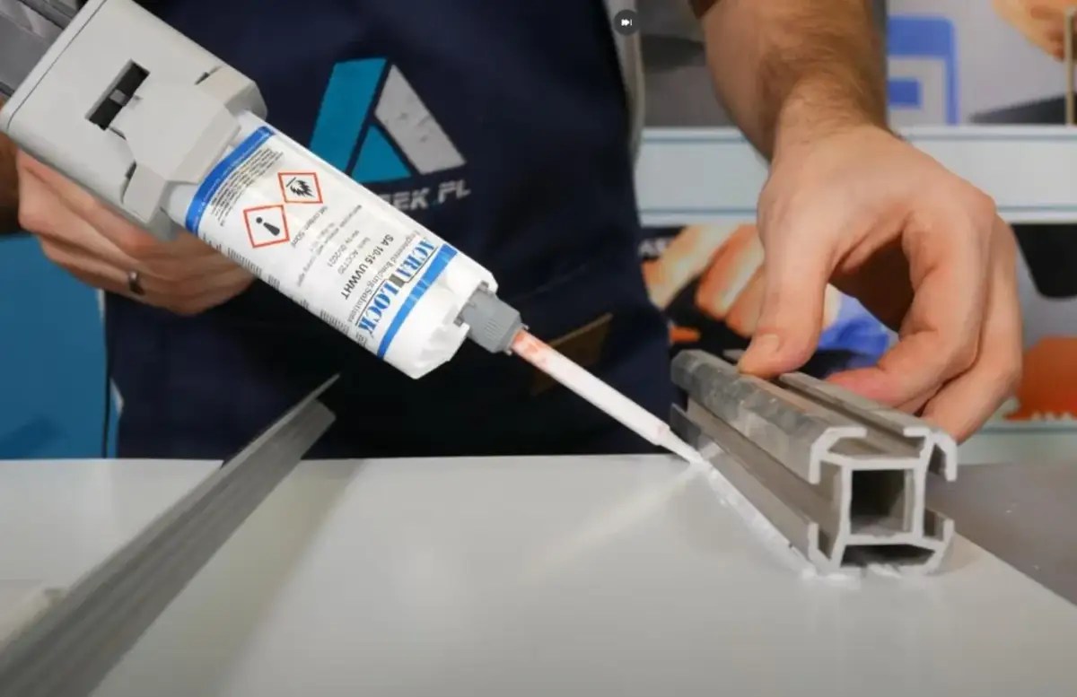 Czym skleić aluminium trwale? Wybierz klej i uniknij błędów!