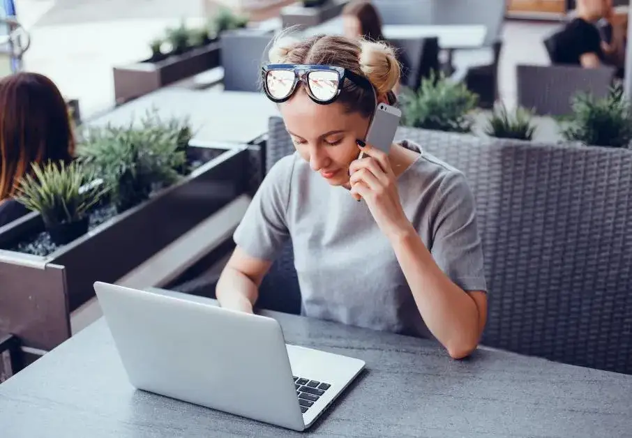 Zatrudnienie żony w firmie: ZUS, podatki, korzyści i pułapki