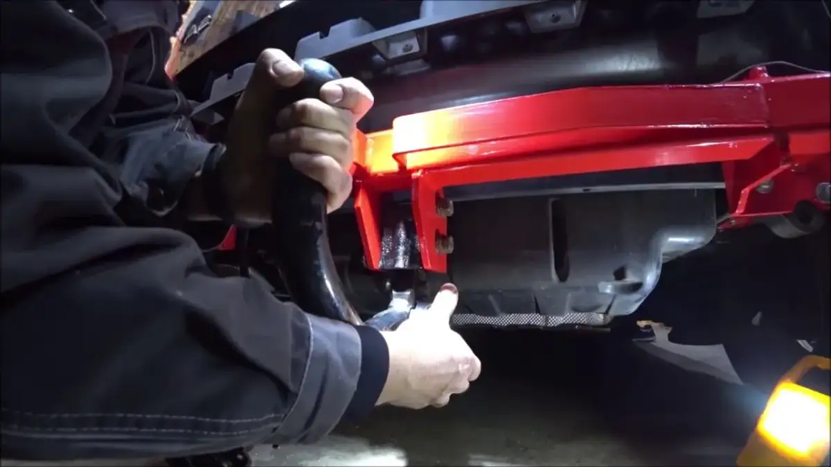 Gdzie wkręcić ucho do holowania Audi A2? Oto proste instrukcje