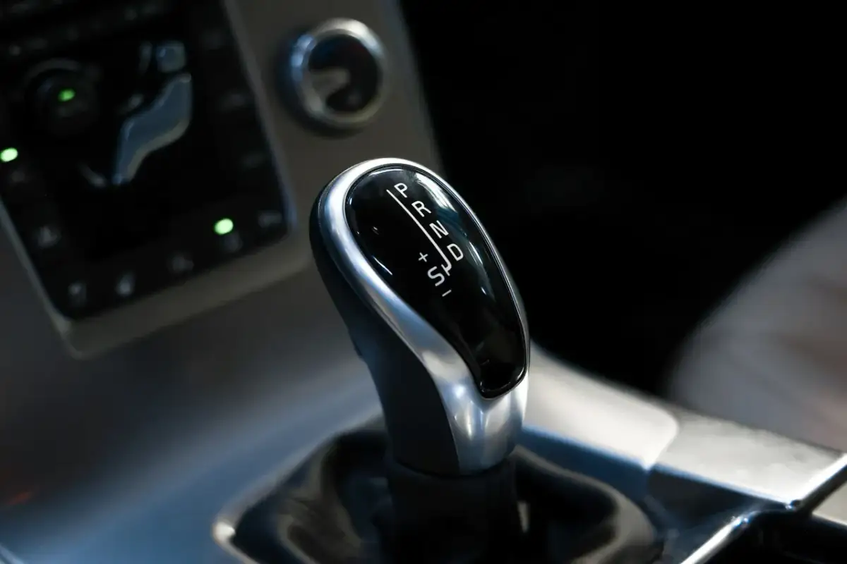 Dźwignia zmiany biegów w samochodzie. Wymiana oleju w skrzyni biegów DSG 7-stopniowej co ile?