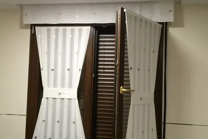 Cortinas de cocina: ¿Cómo elegir las más resistentes y bonitas?