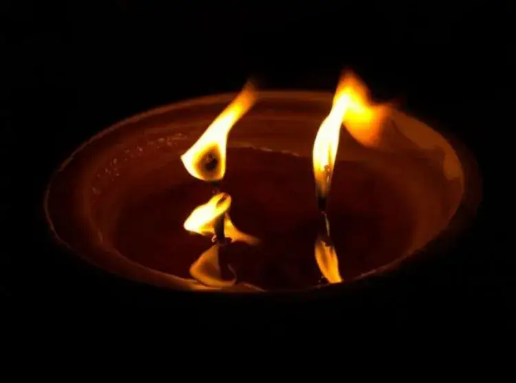 Zapal świeczkę za tych których zabrał los - pamięć i tradycja w Polsce