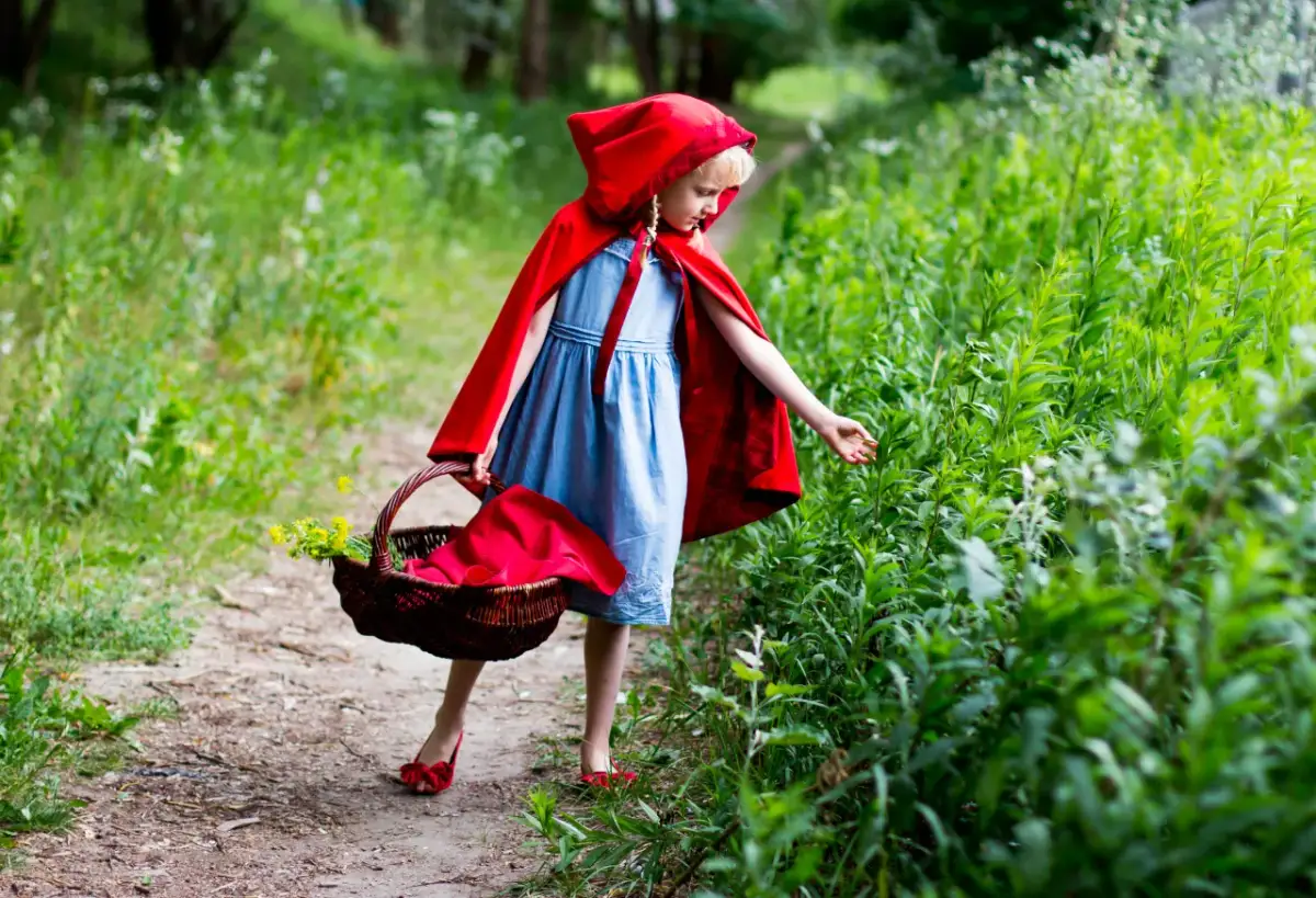DIY: Pelerynka Czerwonego Kapturka uszyj ją nawet jako początkująca!