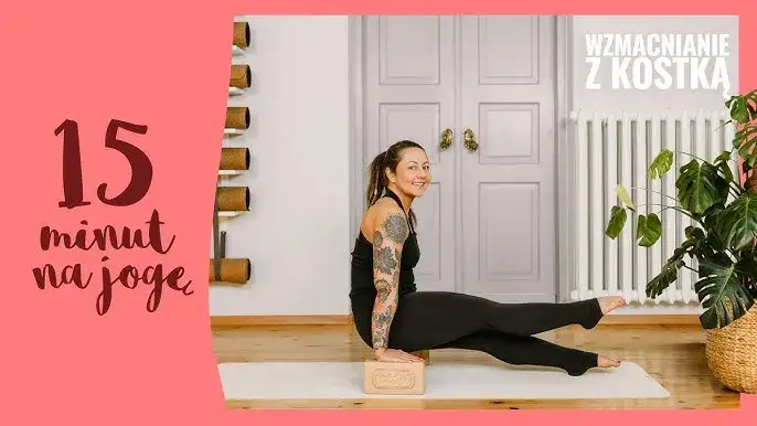 Jak używać kostki do jogi, aby uniknąć kontuzji i poprawić praktykę