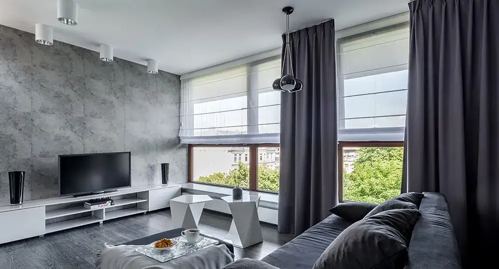 Rolety czy żaluzje - co wybrać, by uniknąć błędów w aranżacji?