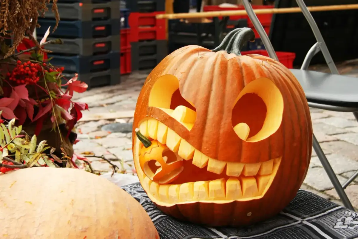 Rzeźby z dyni: Jak stworzyć zachwycające dekoracje na Halloween