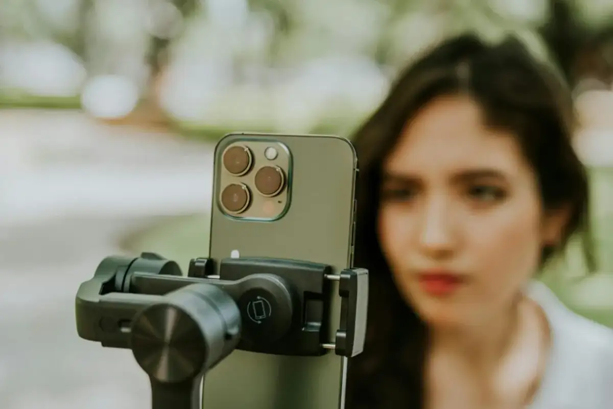 Content creator co to? Poznaj jego rolę, zadania i umiejętności