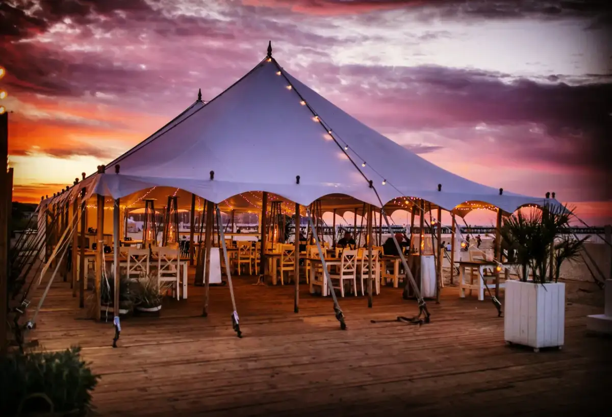 Namiot estradowy – idealne rozwiązanie na Twoje wydarzenia plenerowe