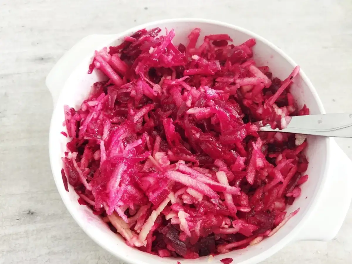 Jak zrobić surówkę z buraków - prosty przepis na zdrową sałatkę