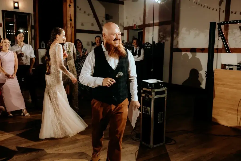 Jak napisać do DJ-a w sprawie 18, aby uniknąć nieporozumień?