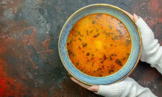 Ile ml ma talerz zupy? Odkryj standardową pojemność talerzy zupy