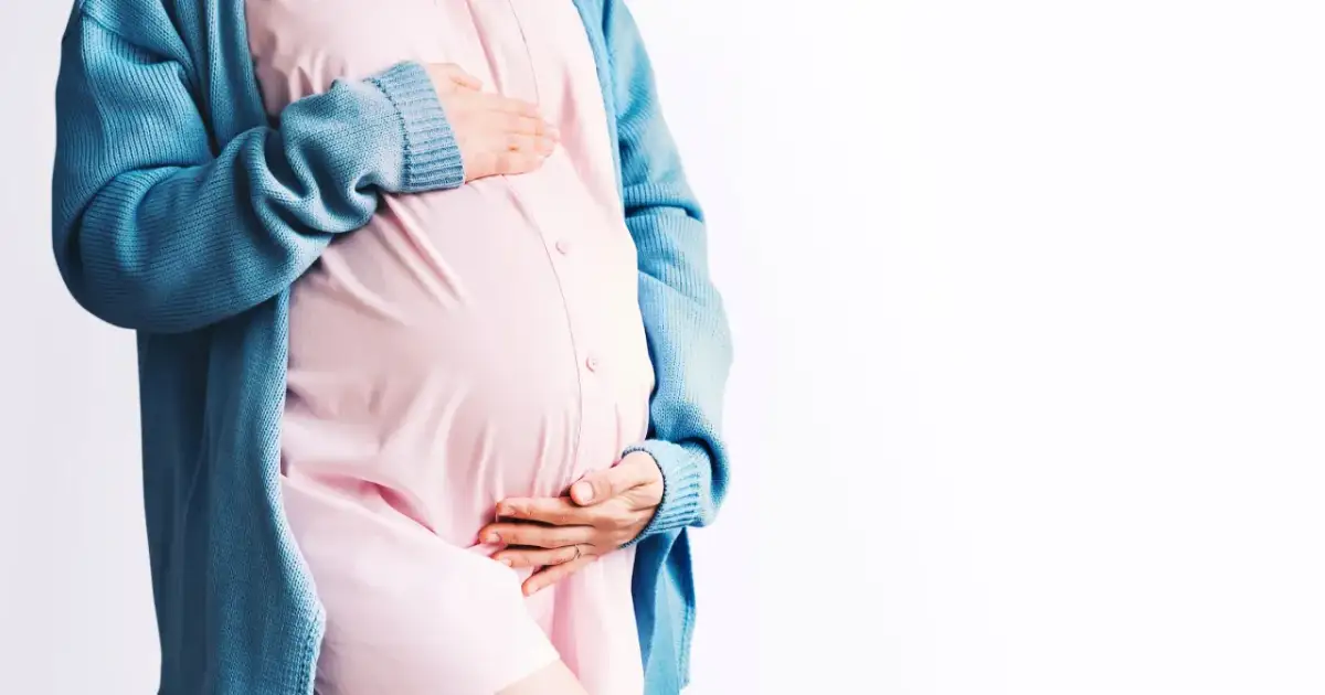 Jaka koszula do porodu zapewni komfort i wygodę w trakcie akcji porodowej