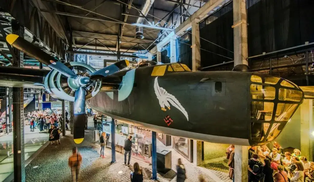 Gdzie znajduje się muzeum powstania warszawskiego? Odkryj lokalizację!