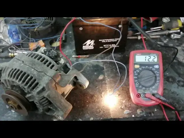 Problemy z ładowaniem? Sprawdź alternator multimetrem krok po kroku.