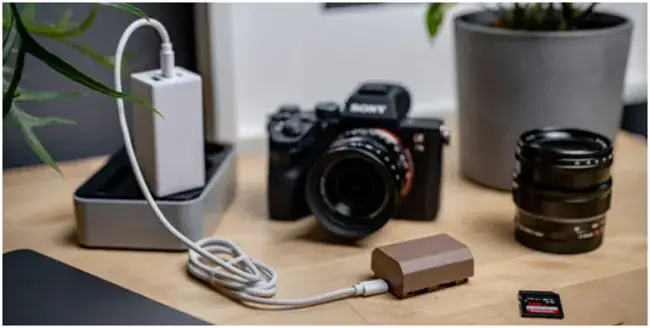 Ładowanie aparatu bez ładowarki? 5 skutecznych alternatyw!