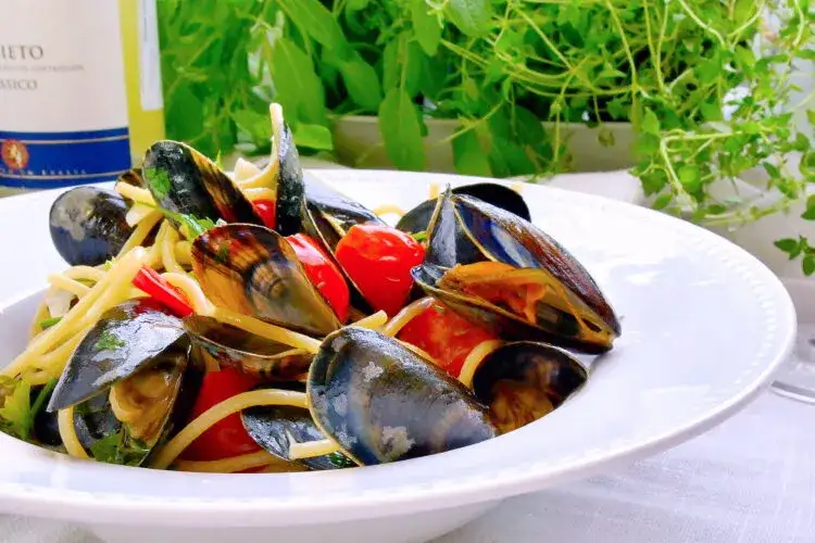 Spaghetti z mulami: idealny przepis na wyjątkową kolację z owocami morza