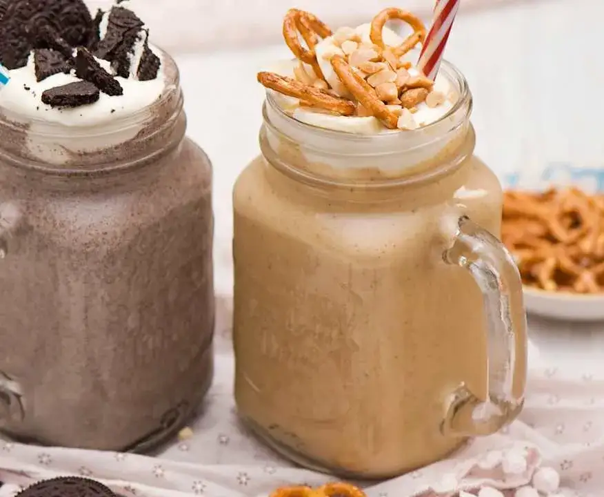 Pyszny koktajl banan z masłem orzechowym – prosty przepis na zdrowie