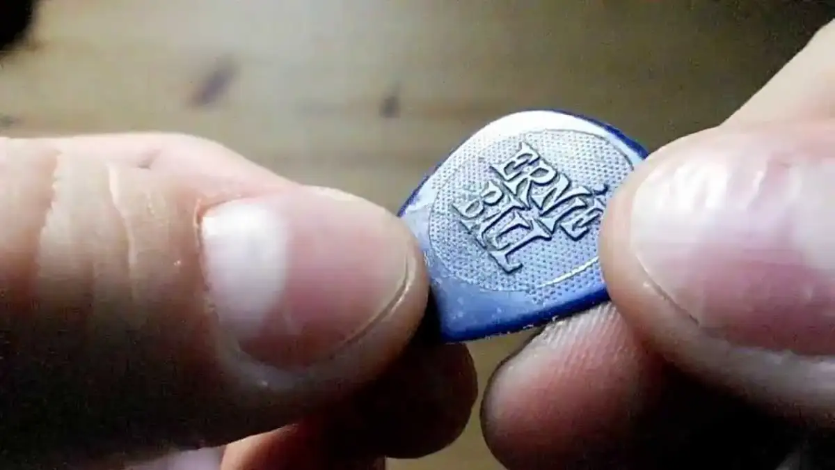 Jaką kostkę do gitary klasycznej wybrać, aby poprawić brzmienie?