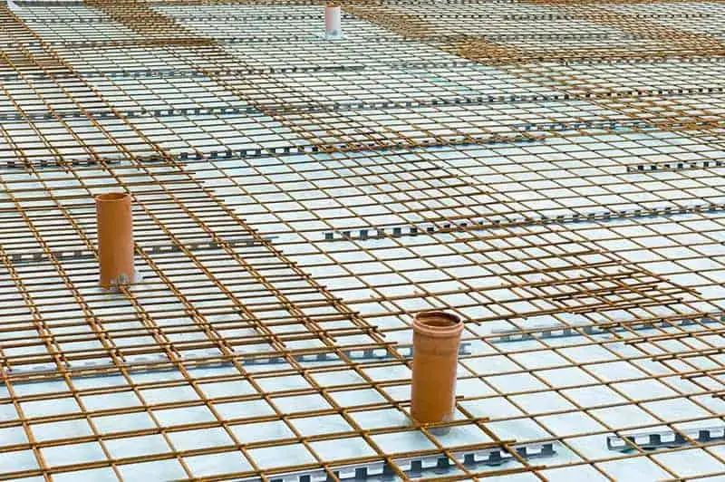 Zbrojenie stropu: jaki rozstaw prętów zapewni bezpieczeństwo konstrukcji