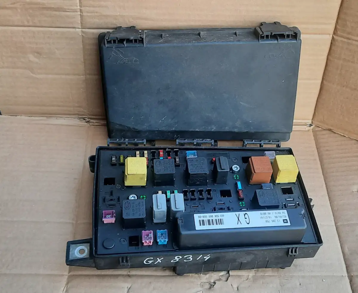 Gdzie są bezpieczniki w Astra H? Oto, co musisz wiedzieć