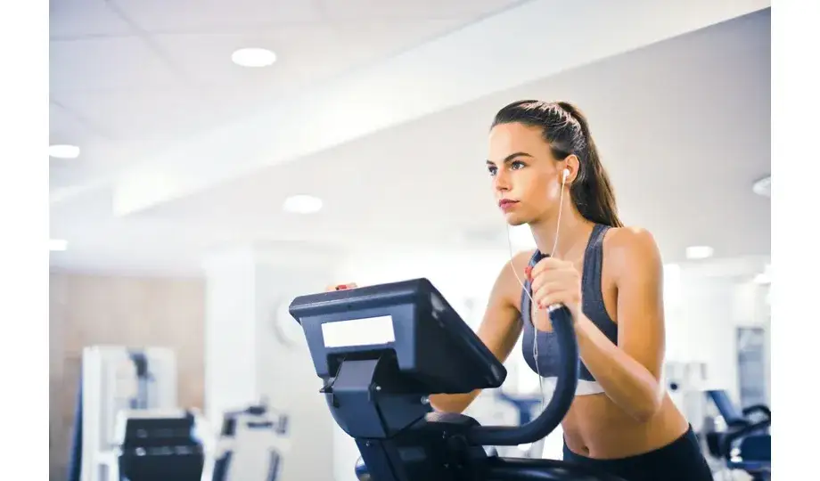 Ile kalorii spala cardio? Sprawdź swój trening!