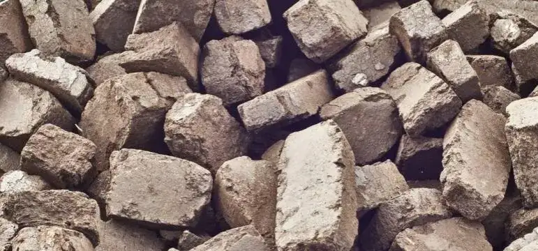 Brykiet torfowy z czego jest? Poznaj jego skład i produkcję
