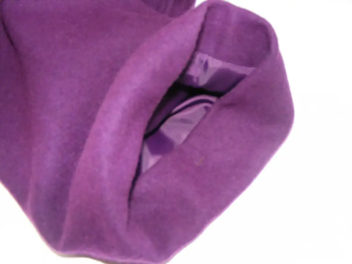 Jak skrócić rękawy w swetrze? Proste metody szycia i bez szycia!