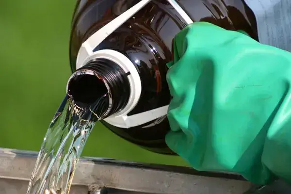 Jakie rękawiczki do laboratorium chemicznego zapewnią najlepszą ochronę?