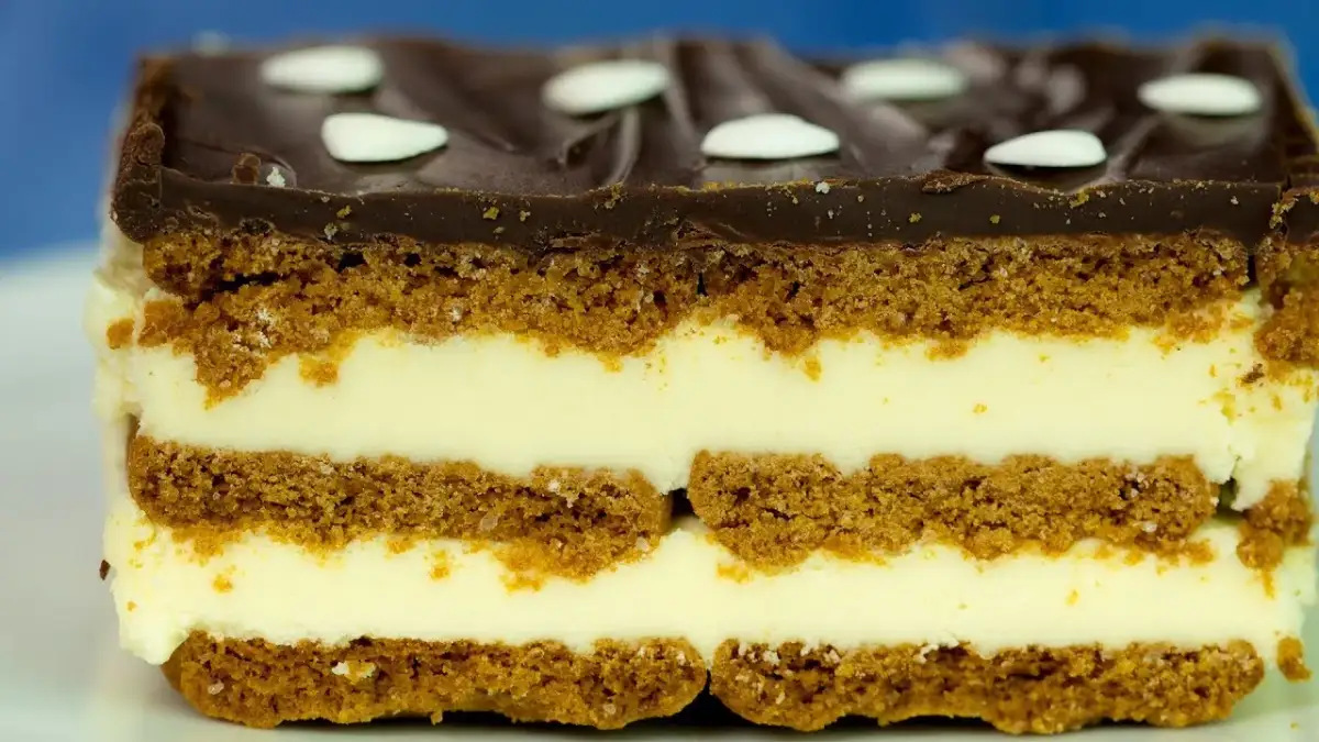 Przepis na ciemne ciasto z kremem, które zachwyci Twoich gości